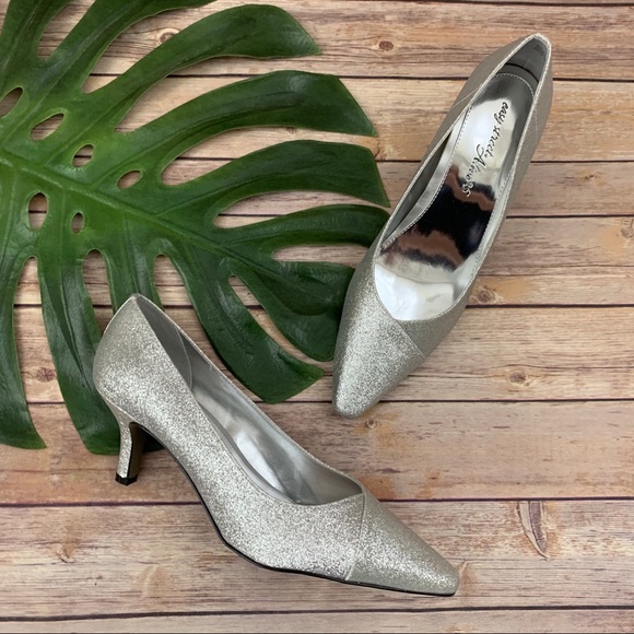 easy street silver pumps